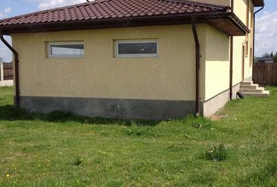 Casă cu 5 camere cu Teren 1400 Mp în Berceni - 1