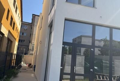 Spațiu comercial, de 380 mp, în Central