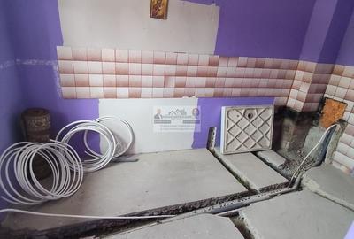 Casă cu 3 camere cu Canalizare în Central