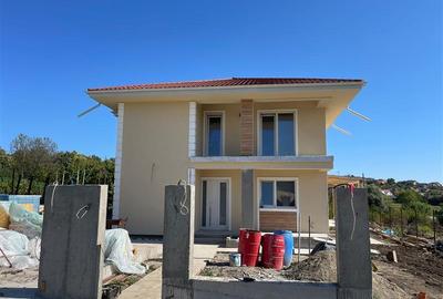 Casă cu 4 camere cu Teren 450 Mp în Valea Adâncă