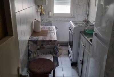 Apartament cu 3 camere semidecomandat în Sud