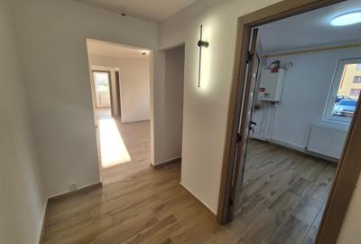 Apartament cu 2 camere semidecomandat în Micro I - 7