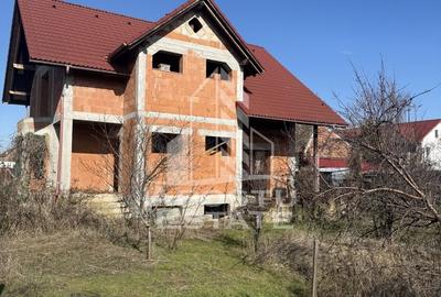 Casă individuală cu 4 camere cu Canalizare în Sânandrei
