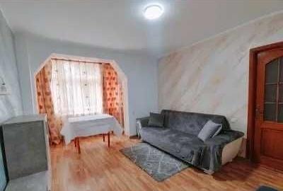 Apartament cu 3 camere decomandat în Sud