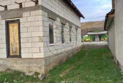 Casă cu 3 camere cu Teren 800 Mp în Mărișelu