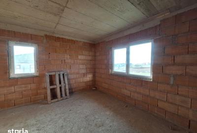 Casă cu 5 camere cu Teren 507 Mp în Giarmata