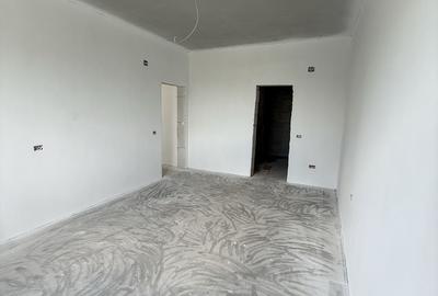 Casă cu 4 camere în Lumina