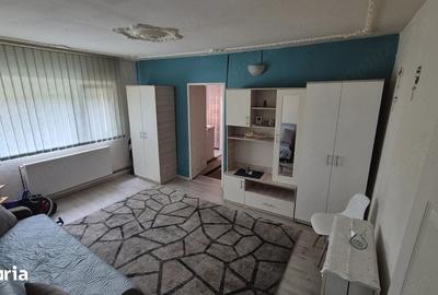 Apartament cu 3 camere semidecomandat în Șagului