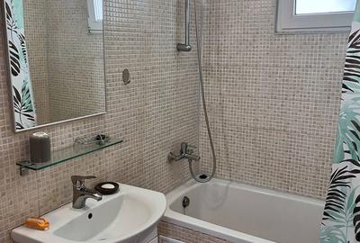 Apartament cu 3 camere decomandat în Gruia