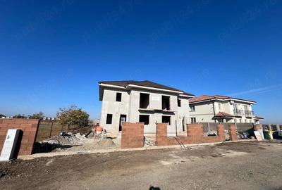 Casă cu 5 camere cu Teren 375 Mp în Dumbrăvița