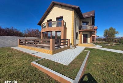 Casă cu 5 camere cu Teren 658 Mp în Central