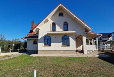 Casă individuală cu 6 camere cu Garaj în Exterior Est - 2