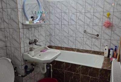 Apartament cu 3 camere decomandat, mobilat în 1 Mai - 7