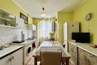 Apartament cu 3 camere decomandat în Hipodrom 3