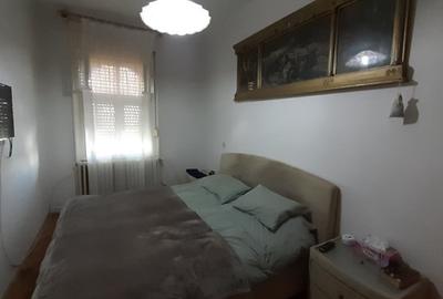 Casă individuală cu 8 camere cu Canalizare în Tipografilor - 1
