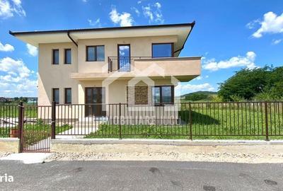 Casă cu 4 camere în Jucu - 3