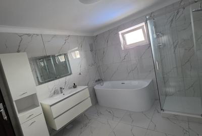 Casă cu 6 camere cu Teren 467 Mp în Central