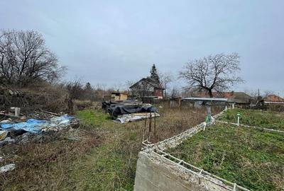 Teren de 1700 mp, în Ogrăzile