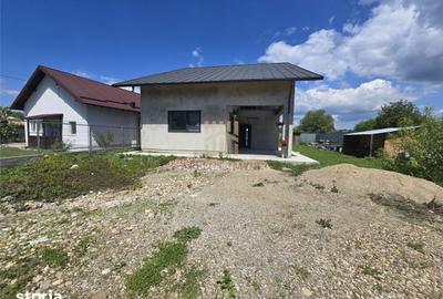 Casă cu 5 camere cu Teren 800 Mp în Plopu - 9