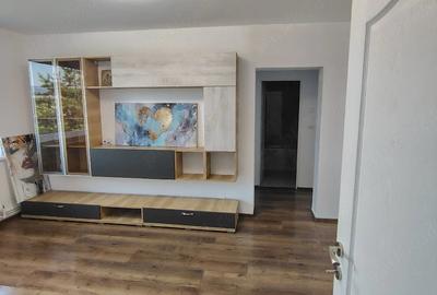 Apartament cu 2 camere semidecomandat în Micro 4 - 8