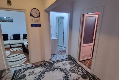 Apartament cu 4 camere decomandat, mobilat în Poarta 6 - 13