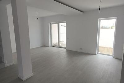 Duplex cu 4 camere cu Canalizare în Cetate - 2