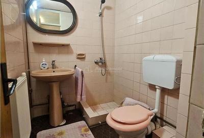 Apartament cu 4 camere decomandat în Central