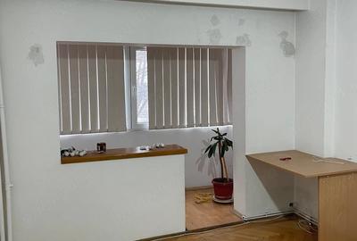 Apartament cu 4 camere decomandat în Republicii