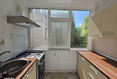 Apartament cu 2 camere decomandat în Nicolina