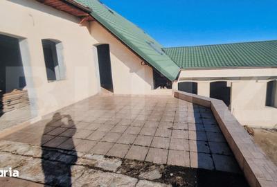 Casă cu Teren 2350 Mp în Central - 4