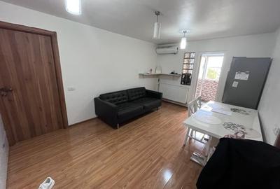 Apartament cu 3 camere decomandat, mobilat în Craiovița Nouă