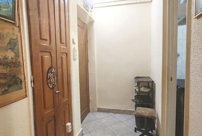 Apartament cu 2 camere semidecomandat în Craiovei
