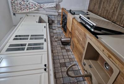 Apartament cu 3 camere semidecomandat în Titan