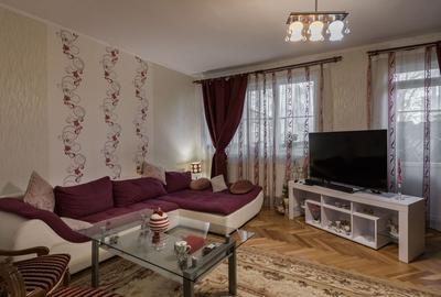 Apartament cu 3 camere decomandat, mobilat în Plopilor