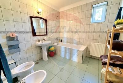 Casă individuală cu 4 camere cu Teren 1110 Mp în Bd. Coșbuc - 20