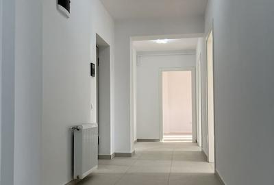 Apartament cu 3 camere decomandat în Tractorul - 2