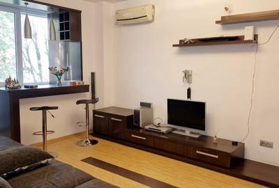Apartament cu 2 camere semidecomandat, mobilat în Berceni
