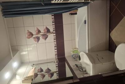 Apartament cu 3 camere semidecomandat în Metalurgie