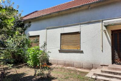 Casă cu 4 camere cu Teren 110 Mp în Central