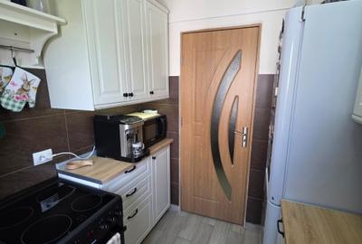 Apartament cu 3 camere semidecomandat în Circumvalațiunii