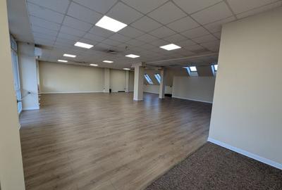 Spațiu comercial, de 180 mp, în Central - 3