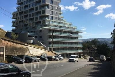 Apartament cu 3 camere semidecomandat în Grigorescu