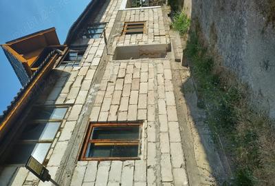 Casă cu 6 camere cu Teren 500 Mp în Almașu Sec