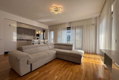 Apartament cu 3 camere semidecomandat în Băneasa