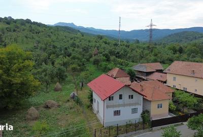 Casă cu 5 camere cu Teren 320 Mp în Sălătrucel