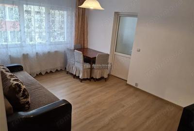 Apartament cu 3 camere semidecomandat în Micro III