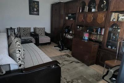 Apartament cu 3 camere decomandat în Gorjului