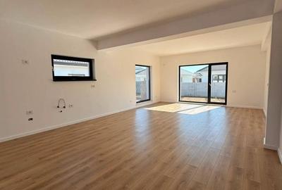 Casă cu 4 camere cu Teren 400 Mp în Tunari