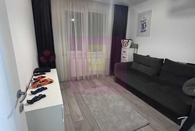 Apartament cu 3 camere decomandat în Titan
