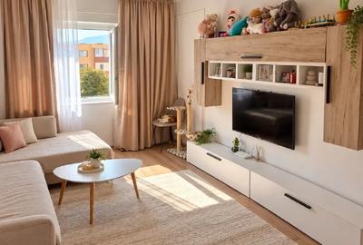 Apartament cu 2 camere decomandat în Tractorul